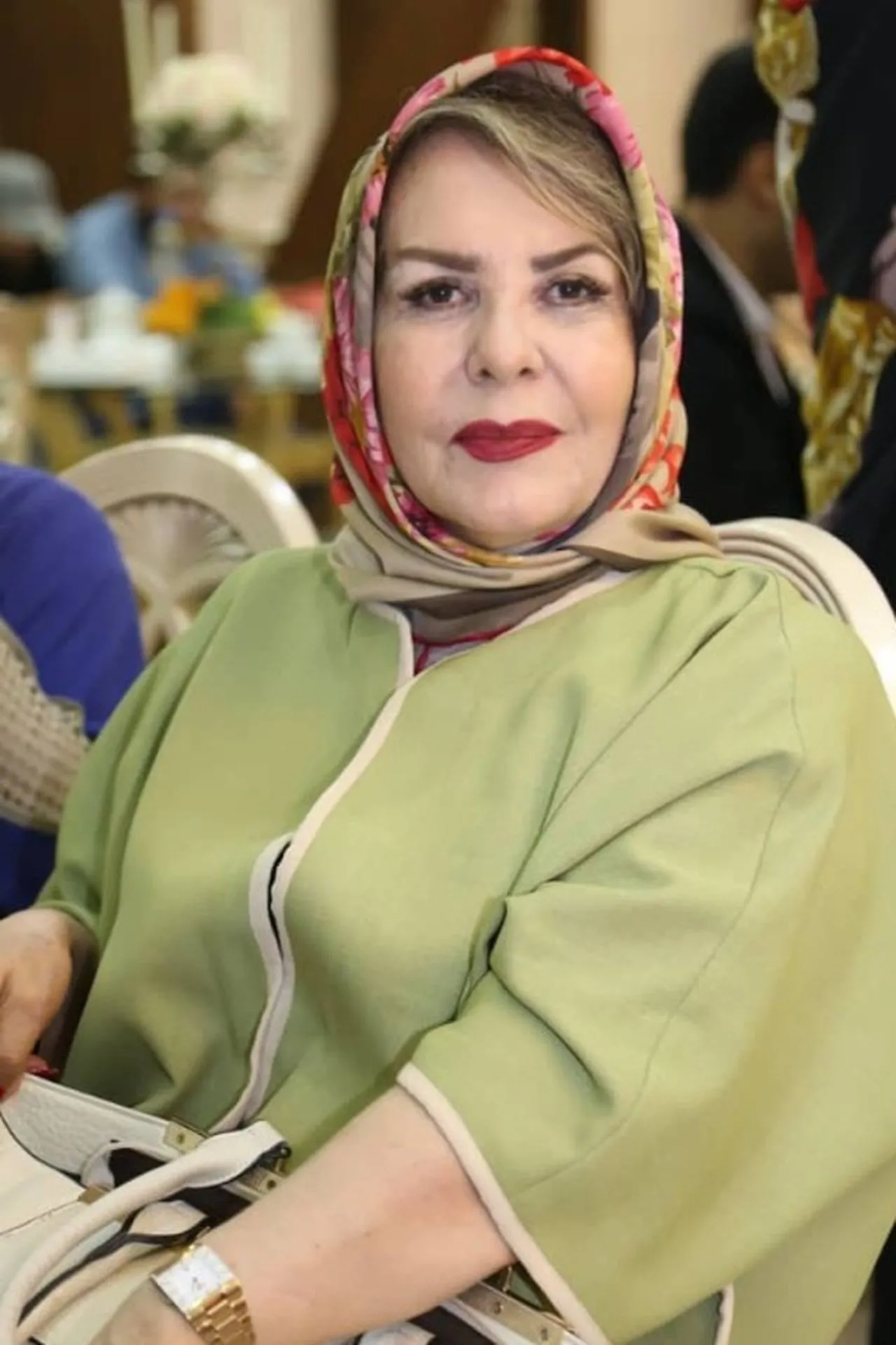 پوراندخت مهیمن